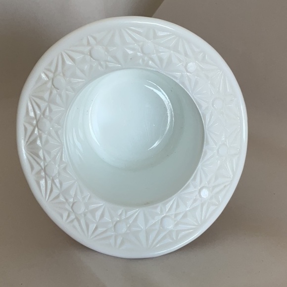 MILK Glass Top Hat, Vintage - Picture 5 of 6